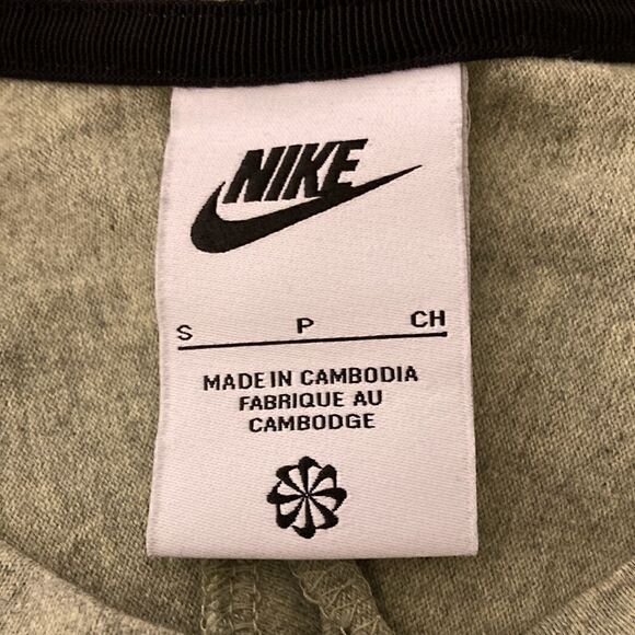 Nike Mens Sportswear Boxy Short Sleeve T-Shirt in Heather Gray. Size Small. - Picture 7 of 8